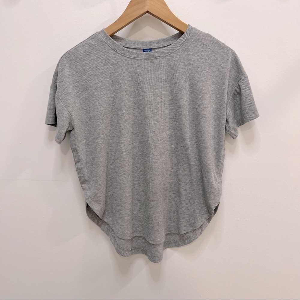 ULTRA lite t-shirt with side slit and rubbed fabric in gray